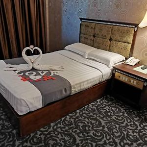 Rafflesia Queen Room